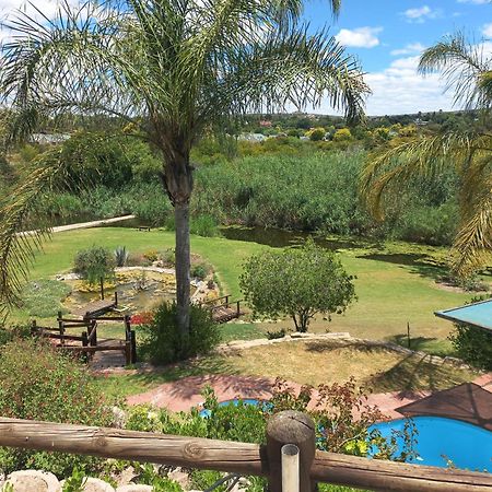 Bed and Breakfast De Oude Yotclub Oudtshoorn Esterno foto