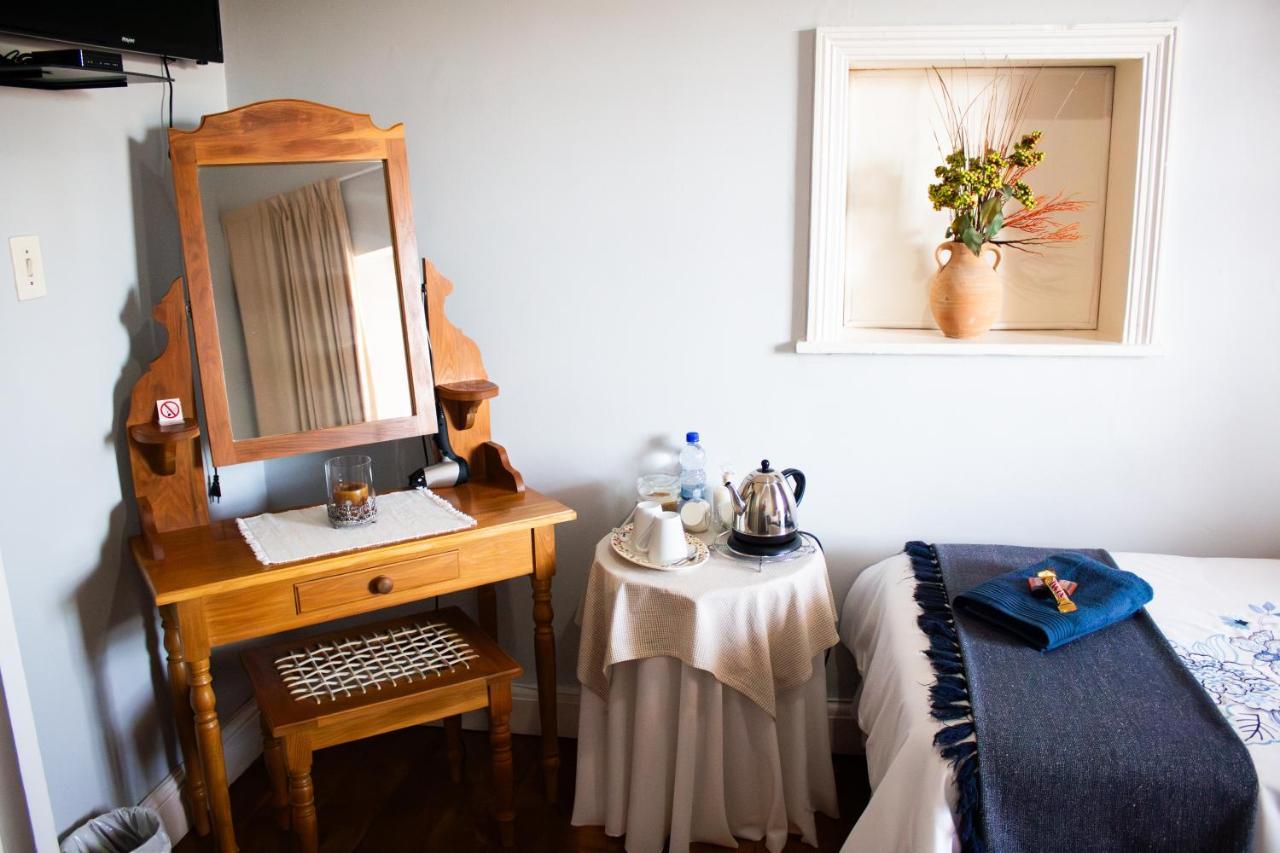 Bed and Breakfast De Oude Yotclub Oudtshoorn Esterno foto