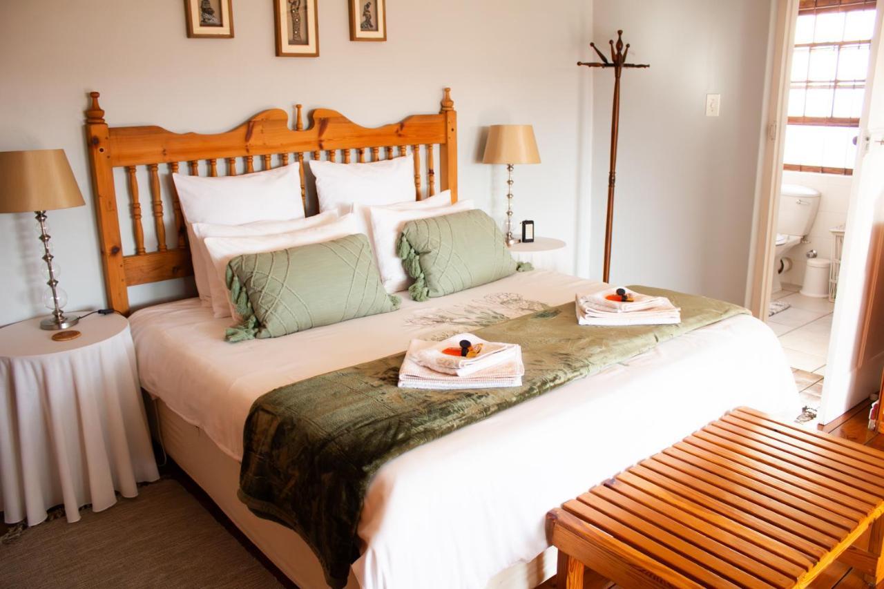 Bed and Breakfast De Oude Yotclub Oudtshoorn Esterno foto