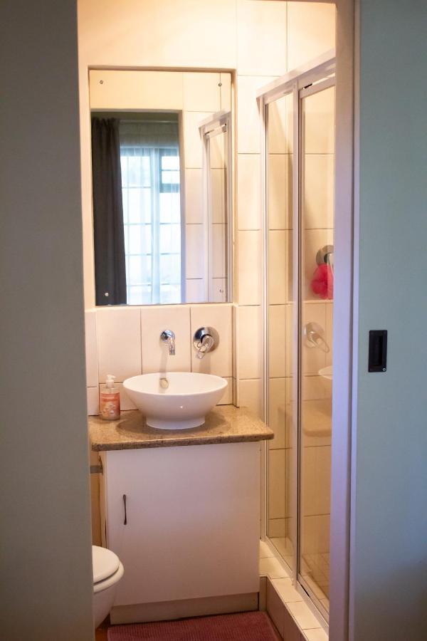 Bed and Breakfast De Oude Yotclub Oudtshoorn Esterno foto