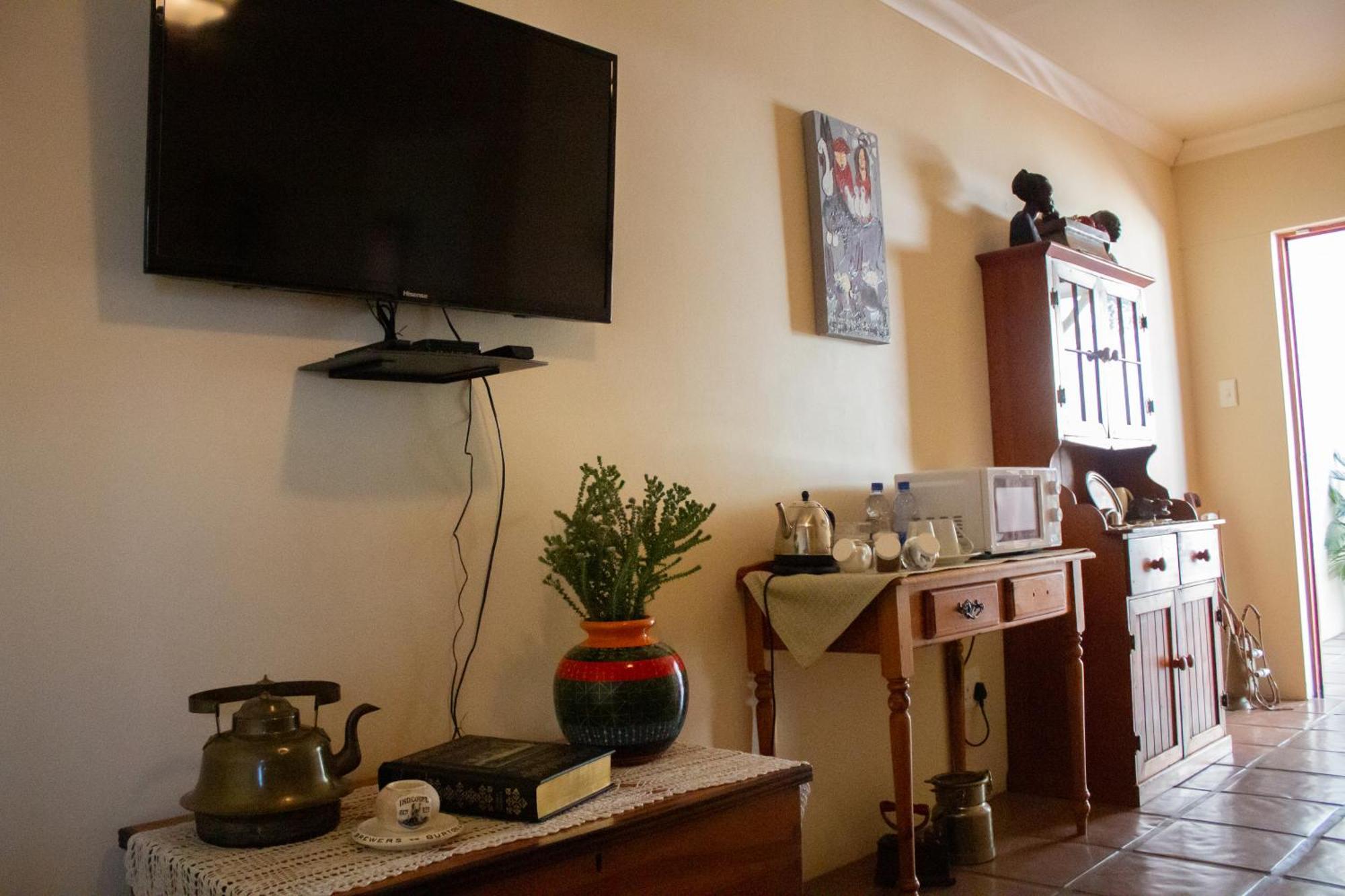 Bed and Breakfast De Oude Yotclub Oudtshoorn Esterno foto