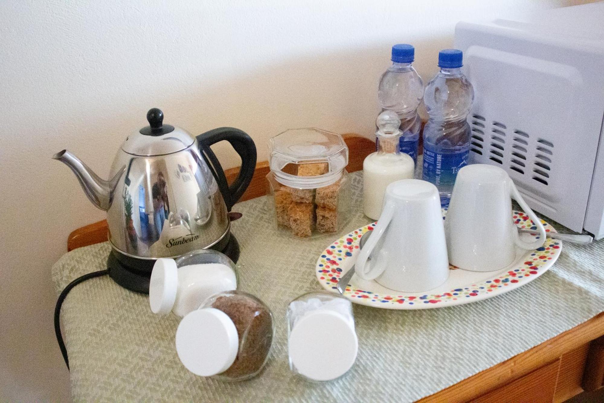 Bed and Breakfast De Oude Yotclub Oudtshoorn Esterno foto
