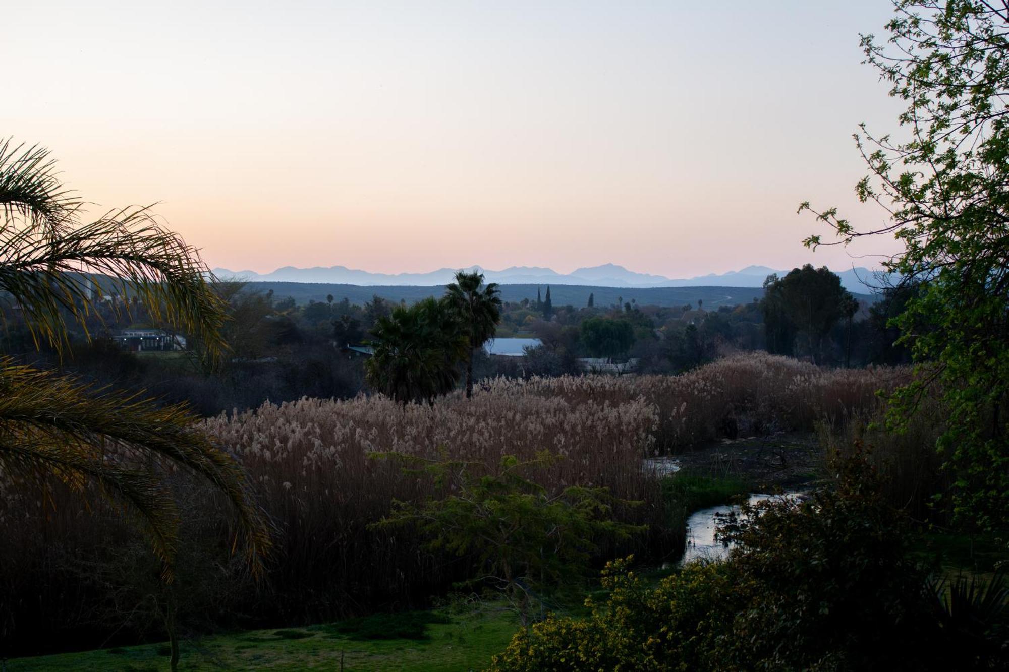 Bed and Breakfast De Oude Yotclub Oudtshoorn Esterno foto